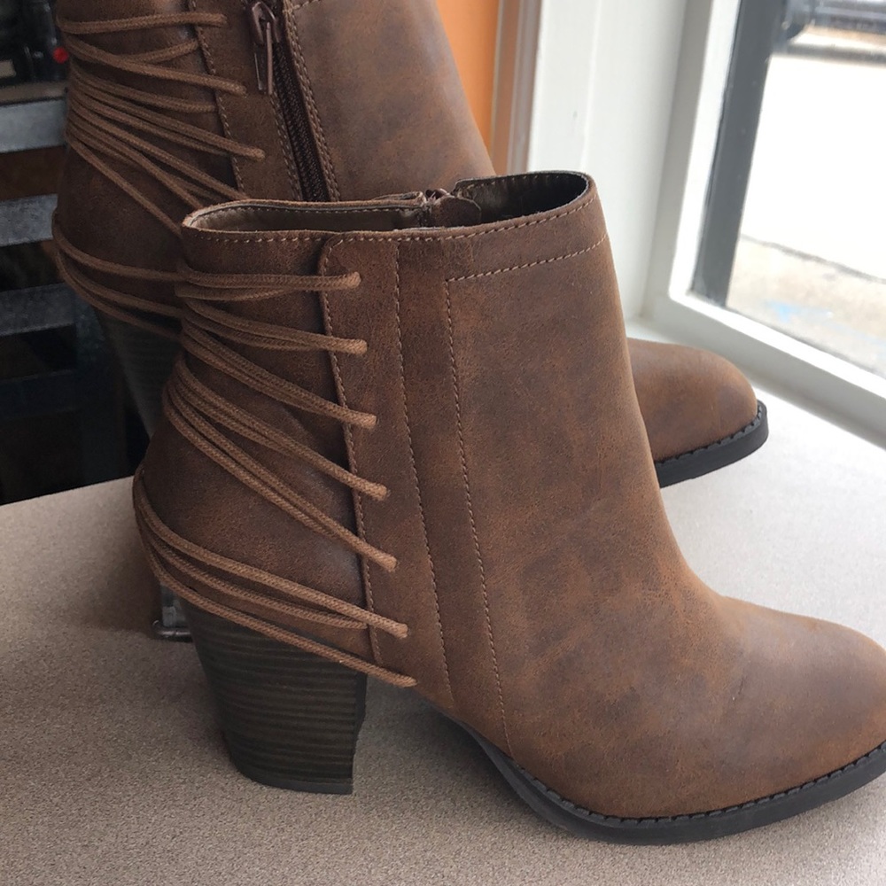 Candie’s Ladies Brown Boots